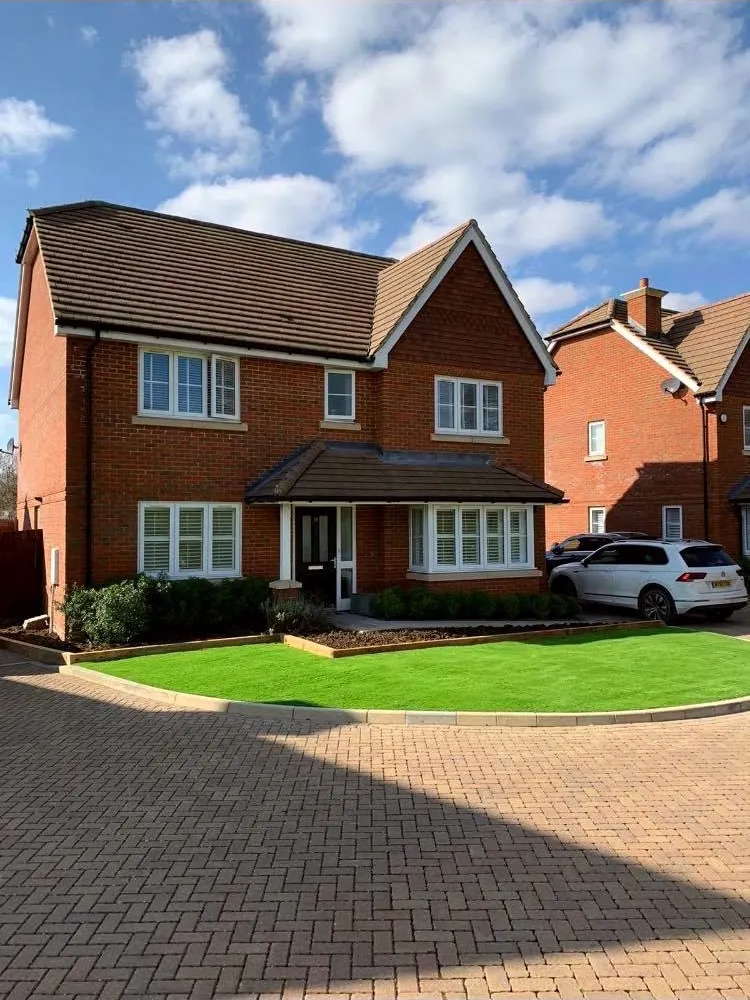 Front garden & landscaping